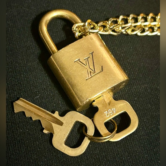 Louis Vuitton Padlock that is Gold Tone with Two Keys - with an unbranded chain - Picture 2 of 4